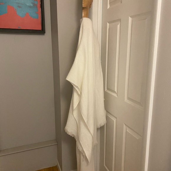 White Sweater Shaw - Picture 3 of 4